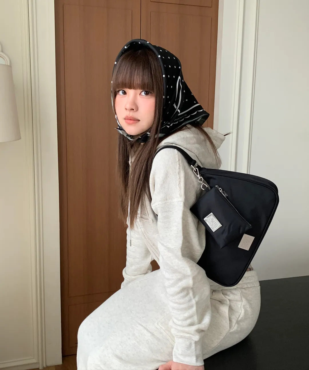 CLASSIC LOGO HOBO BAG black
