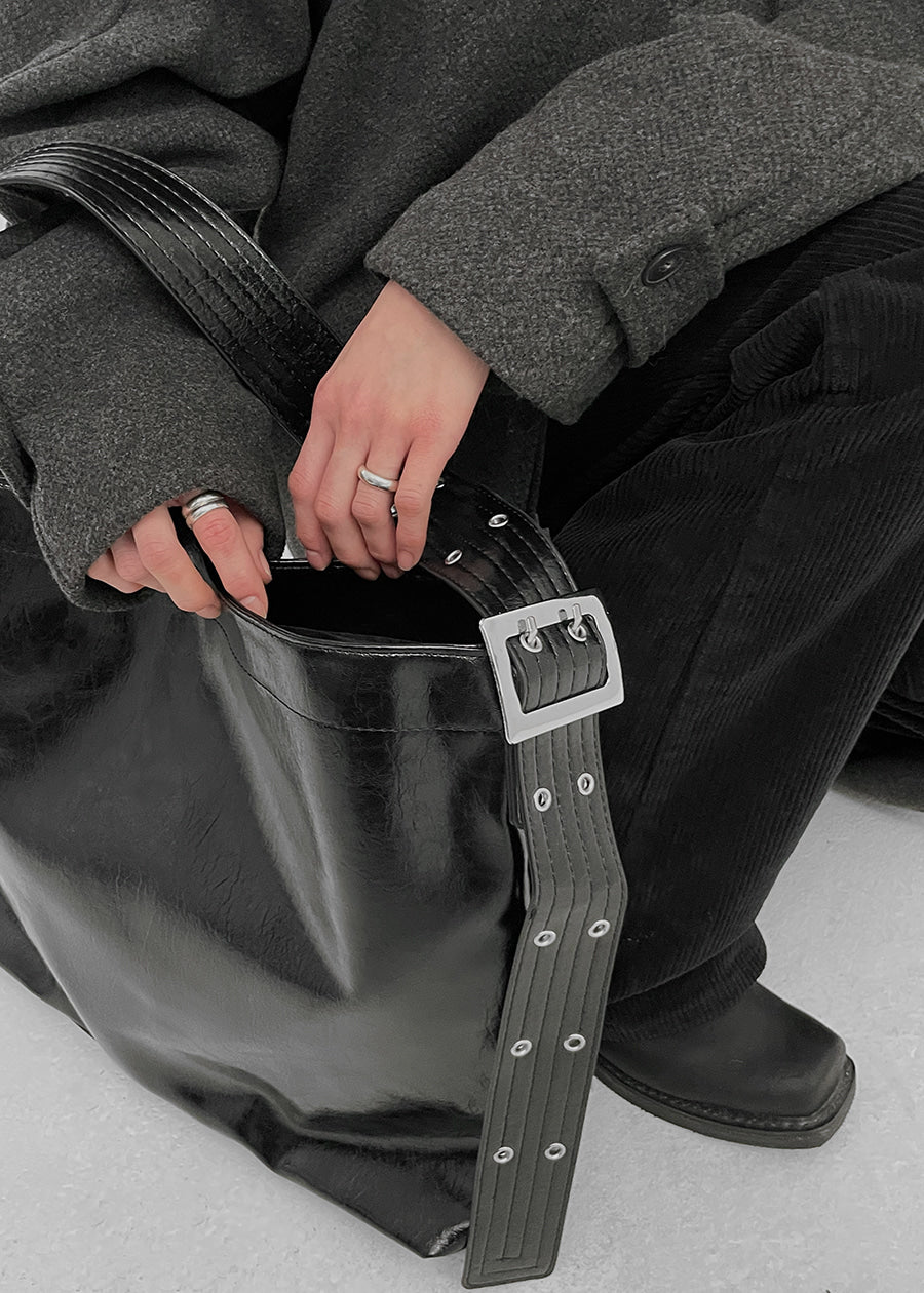 Carving Buckle Shoulder Bag