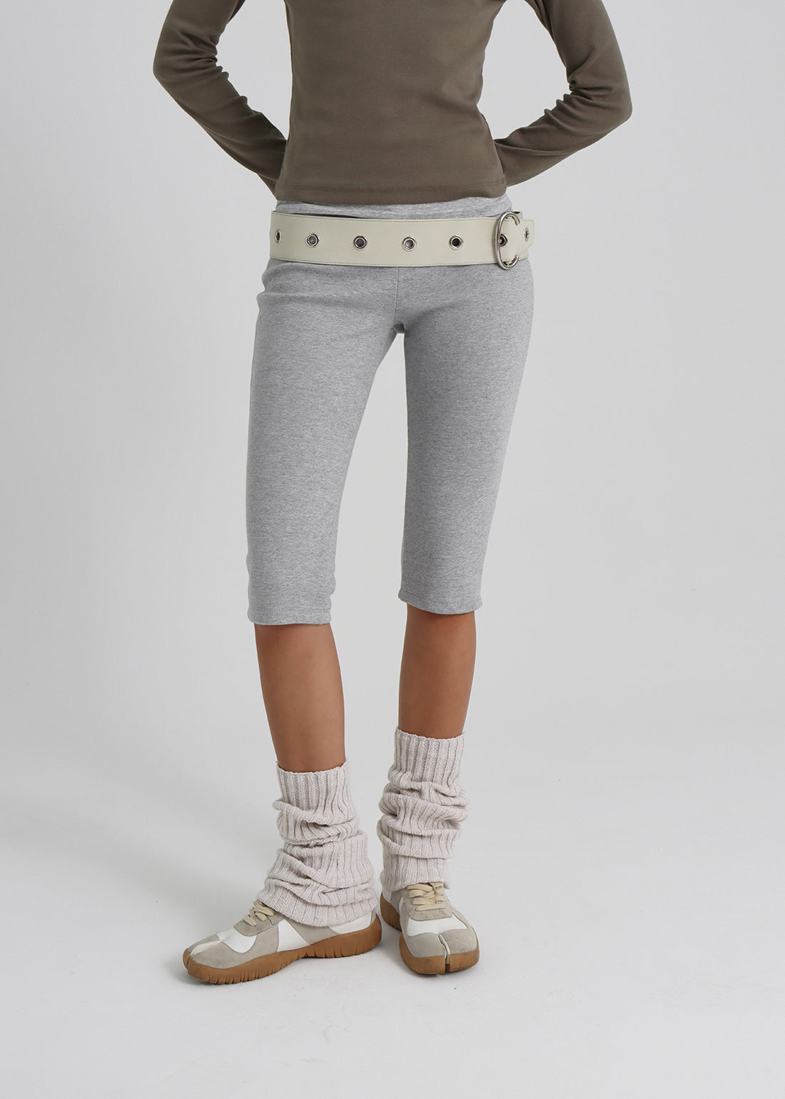 LIGHT SWEAT CAPRI PANTS 2