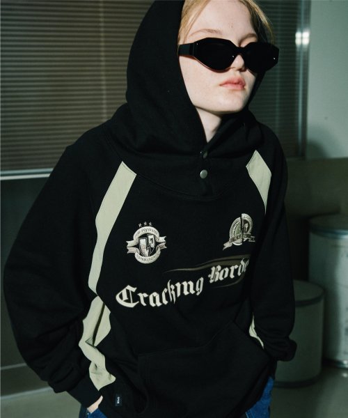 CRACKING SNAP RAGLAN HOODIE BLACK