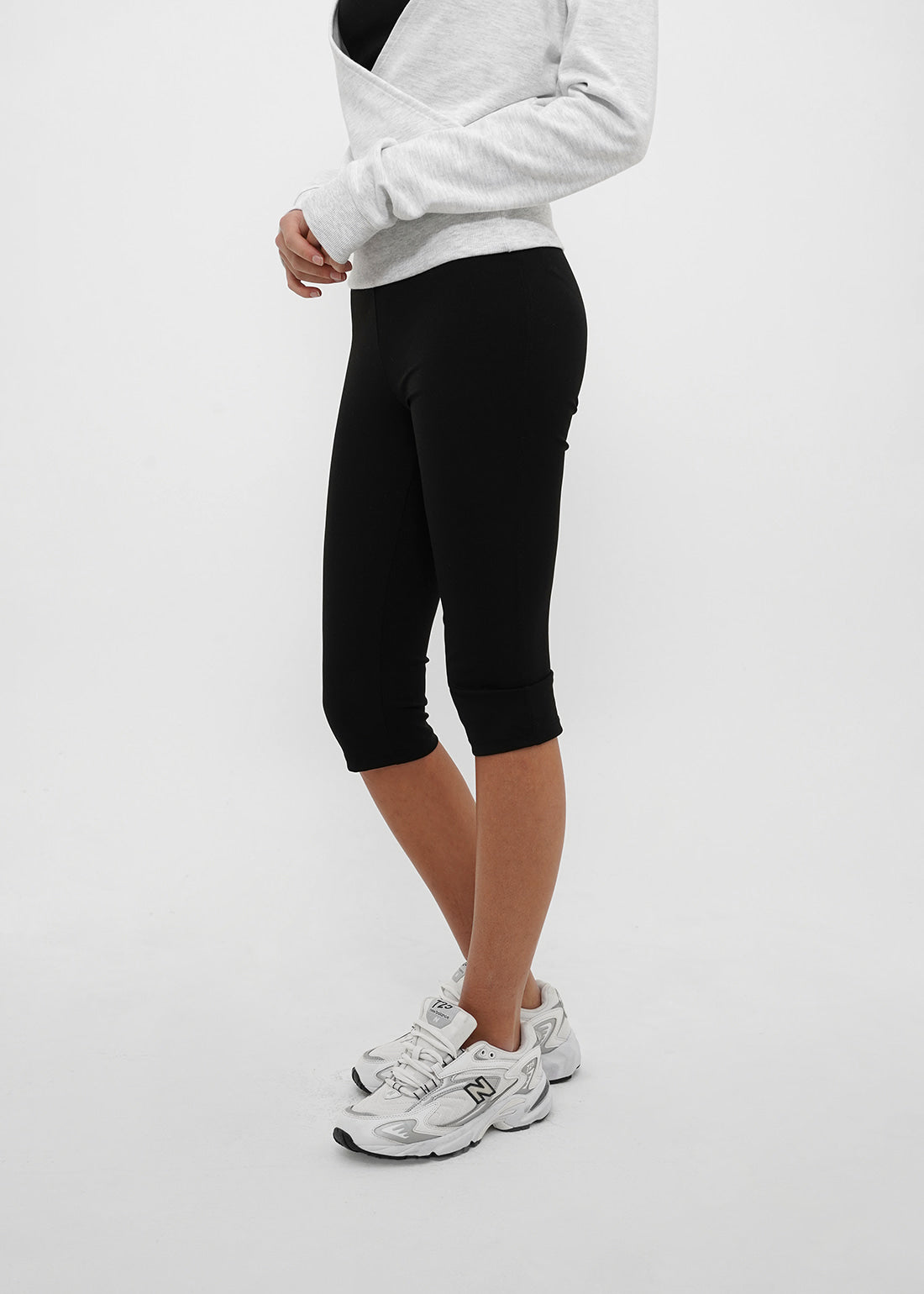 ATHLEISURE CAPRI PANTS UPF 50+ - 2 COLORS 1