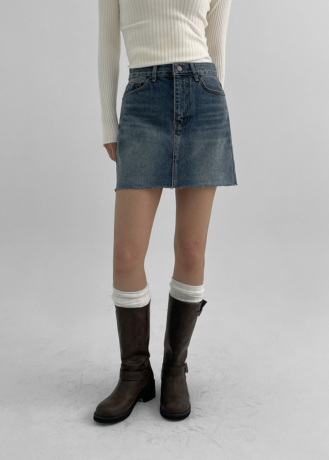 CUTTING MINI SKIRT 2