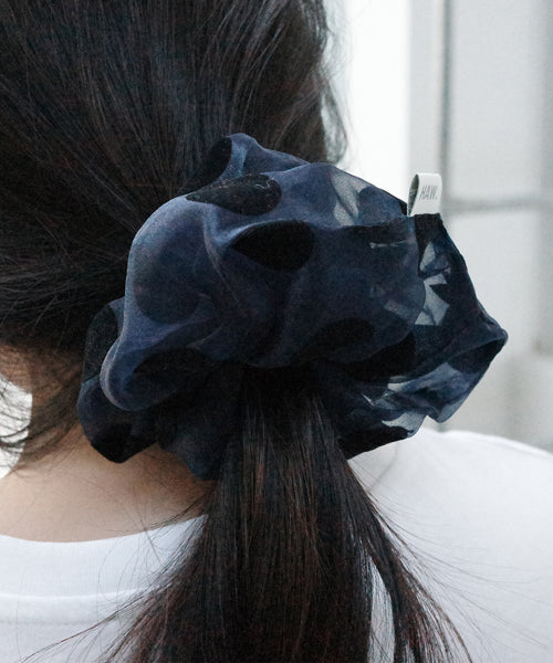 DOT SCRUNCHIE - 2 COLORS