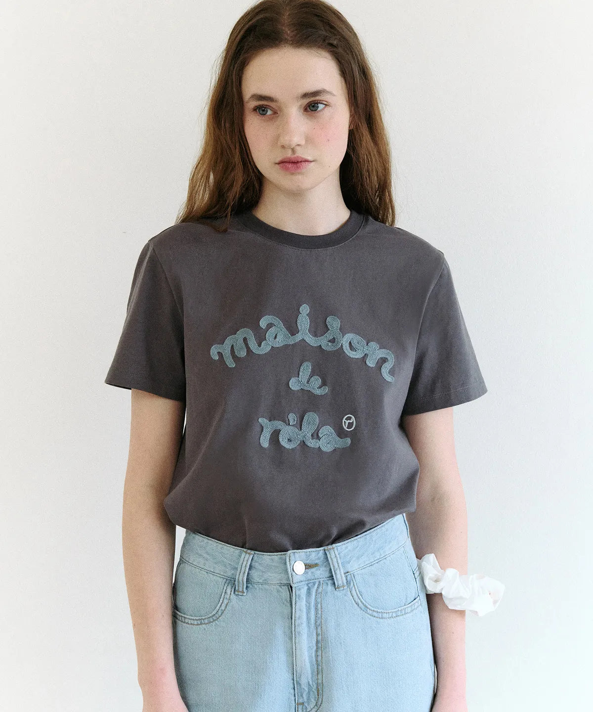 MAISON DE ROLA EMBROIDERY T-SHIRT CHARCOAL