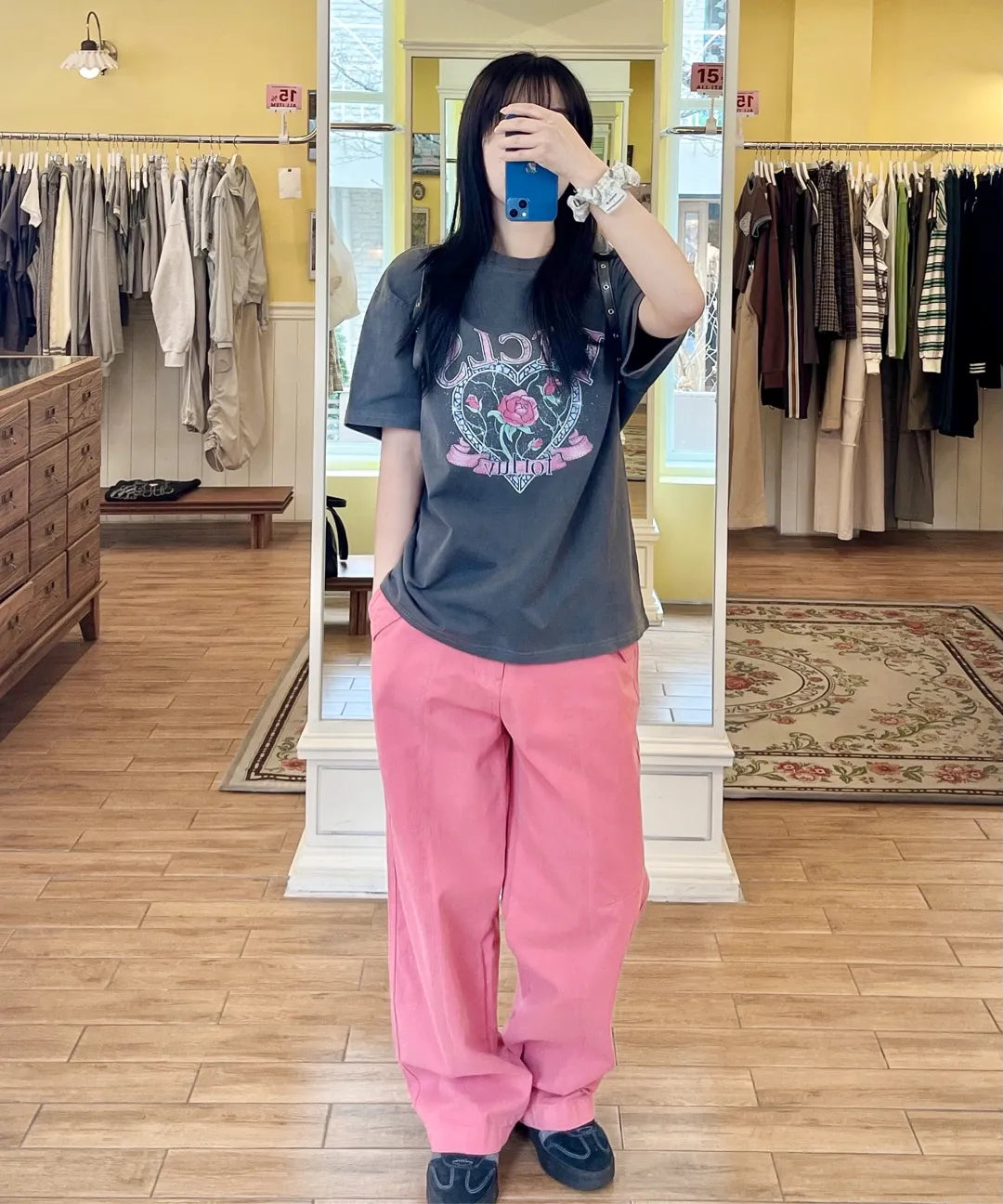 GLASSY ROSE PIGMENT TEE - CHARCOAL