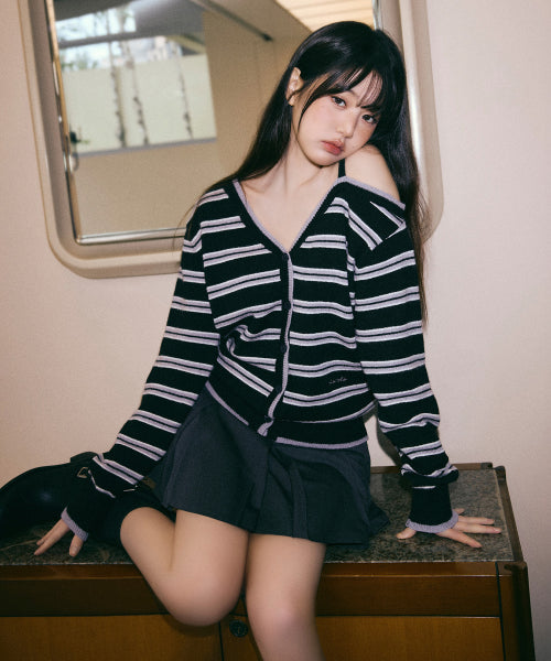 ONE OFF SHOULDER STRIPE WOOL BLENDED CARDIGAN - 3 color #WONYOUNG同款! BLACK