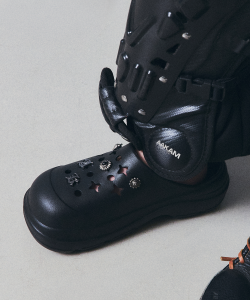 HAYDEN CLOG BLACK