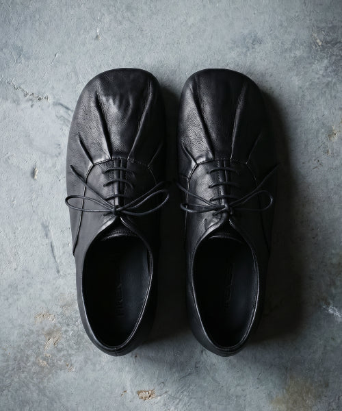 VIBRAM SHIRRING DETAIL DERBY BLACK