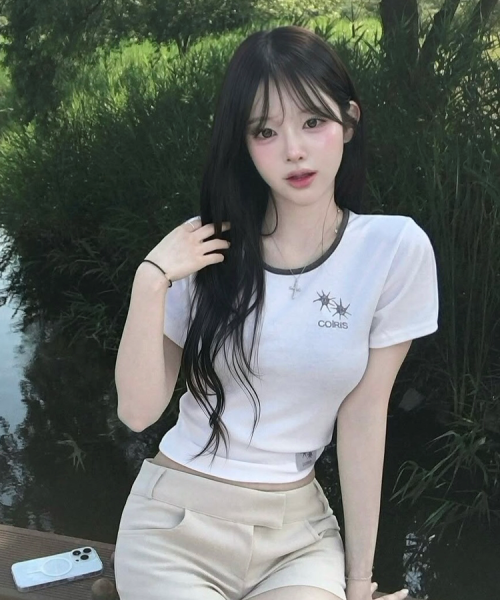 LORA SMALL LOGO CONTRAST U-NECK SHORT SLEEVE TEE - 9 COLORS BLACK