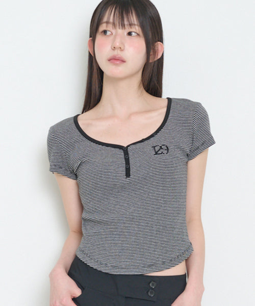 129 BUTTON HENLEY NECK T-SHIRT BLACK BLACK