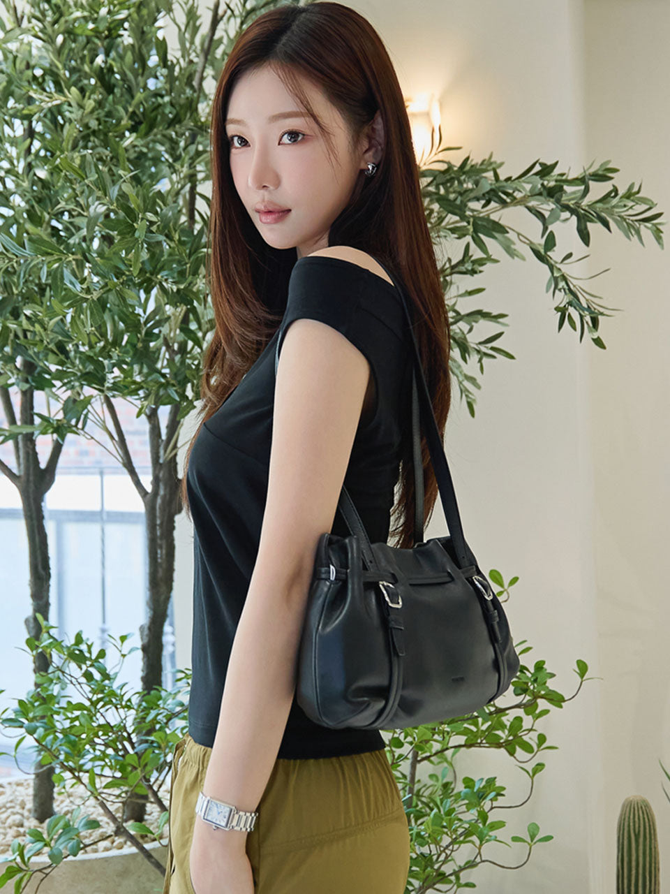 PETAL SHOULDER BAG BLACK
