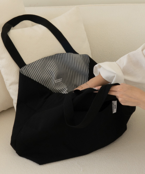ESSENTIAL STRIPE REVERSIBLE BIG SHOULDER BAG - 2 COLORS BLACK