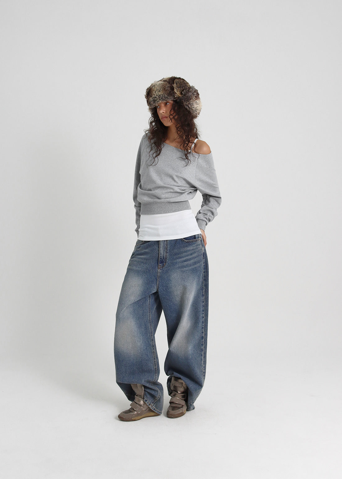 LIGHT SWEAT OFF-SHOULDER SWEATSHIRT 6