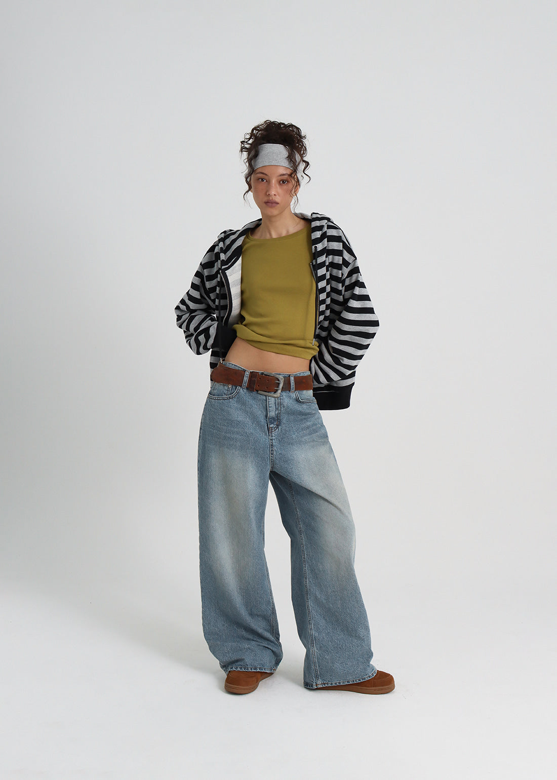 LIGHT STANDARD ROUND LONG SLEEVE TEE 6