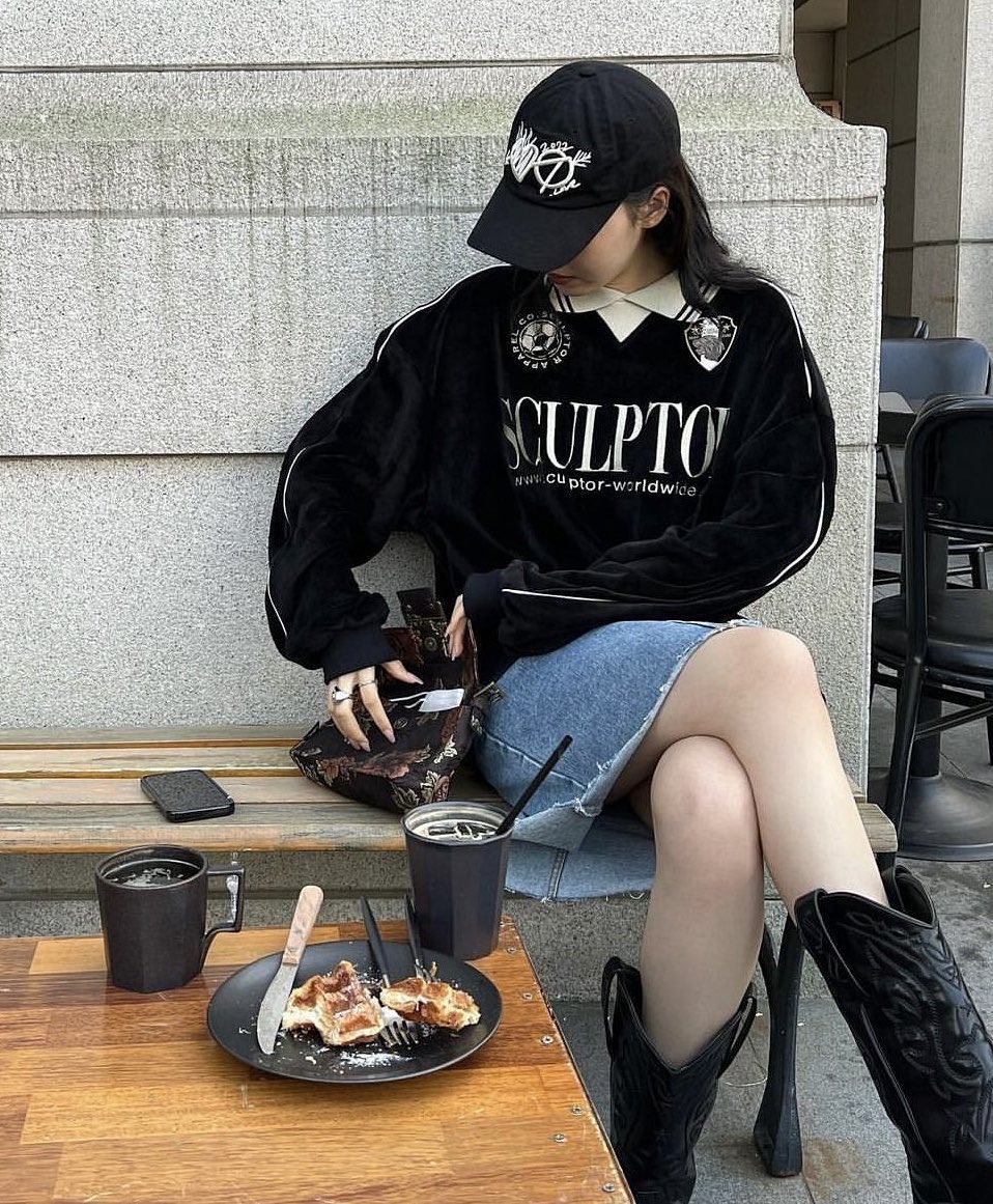 VELOUR SOCCER JERSEY BLACK #HYUNJIN