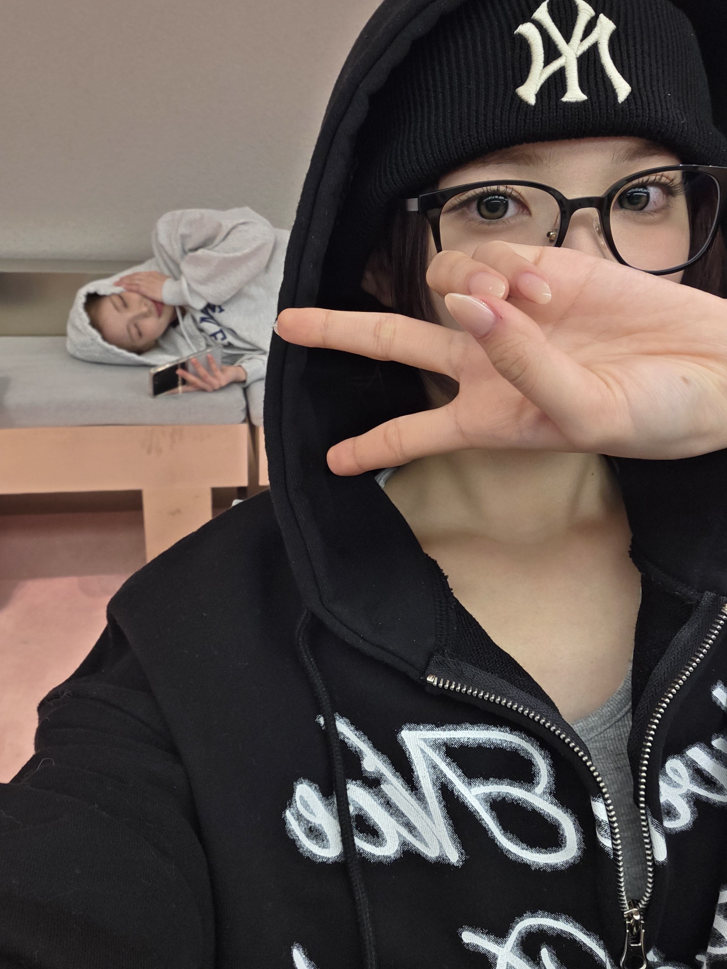 Spread Hood Zip-up - 2 colors #JIWOO同款!