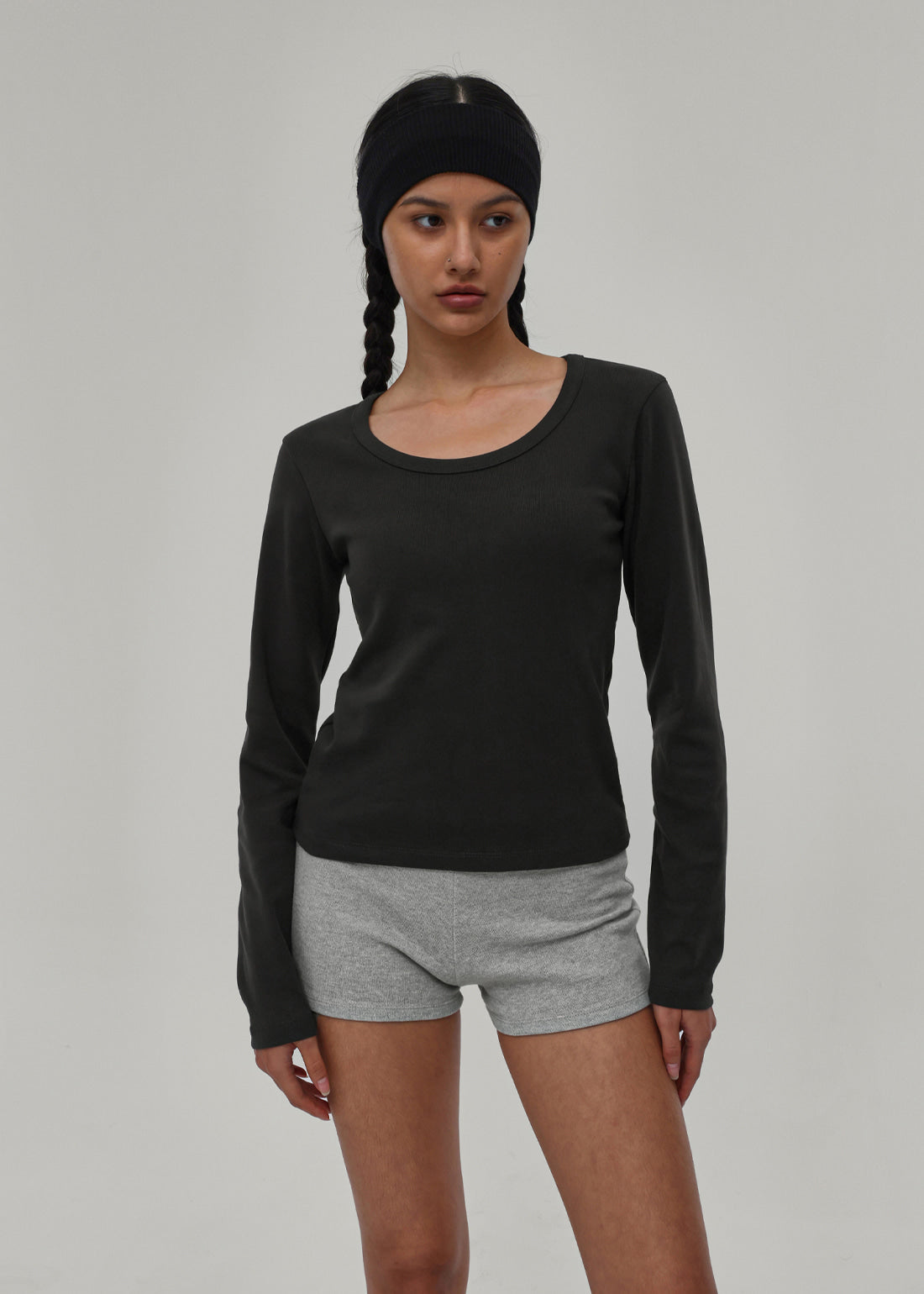 STANDARD U-NECK LONG SLEEVE TEE 1