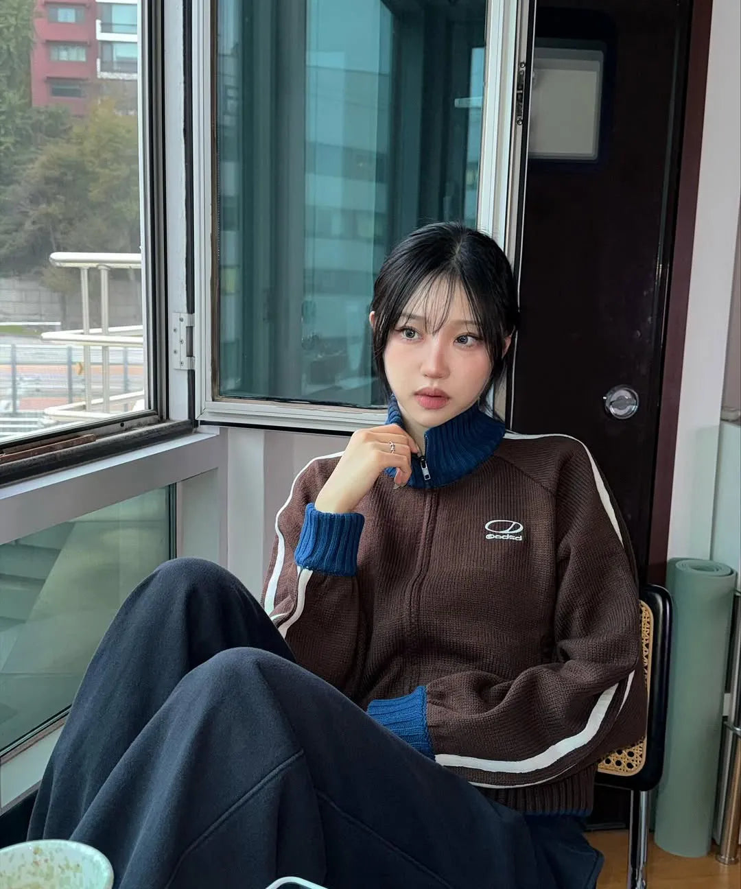 SPORTY TRACK SEMI-CROP KNIT ZIP-UP - BROWN