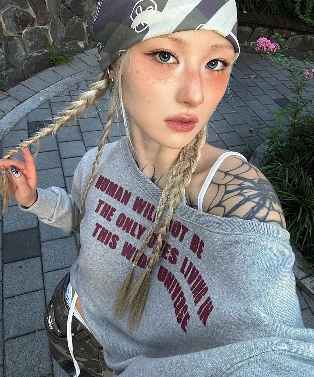 THREE STAR LETTERING OFF SHOULDER SWEATSHIRT - 2 colors