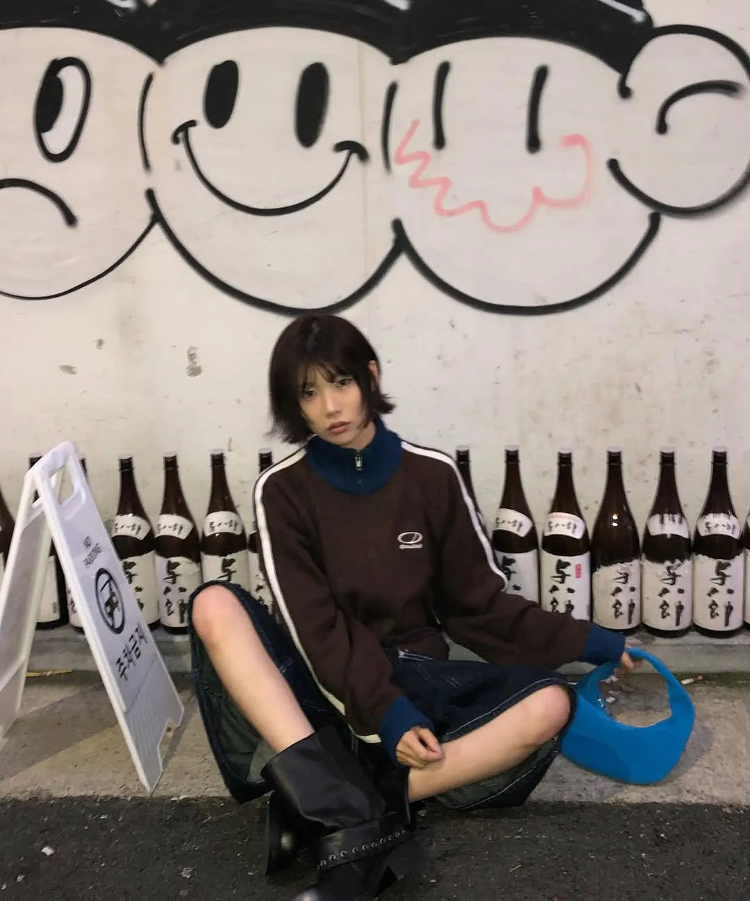 SPORTY TRACK SEMI-CROP KNIT ZIP-UP - BROWN