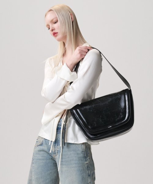 LOG SHOULDER BAG - 5 COLORS BLACK