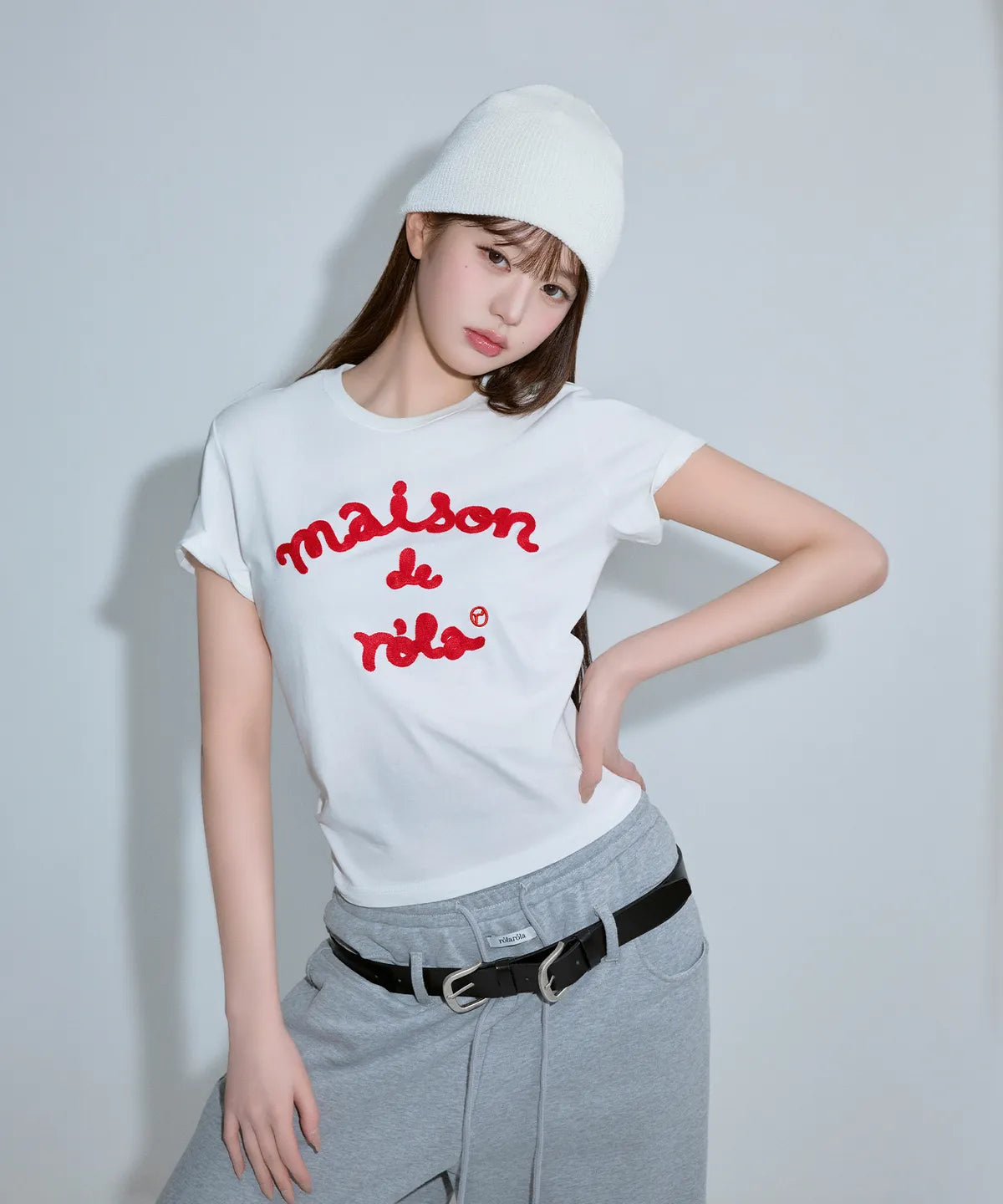 MAISON DE ROLA EMBROIDERY T-SHIRT WHITE #WONYOUNG同款!