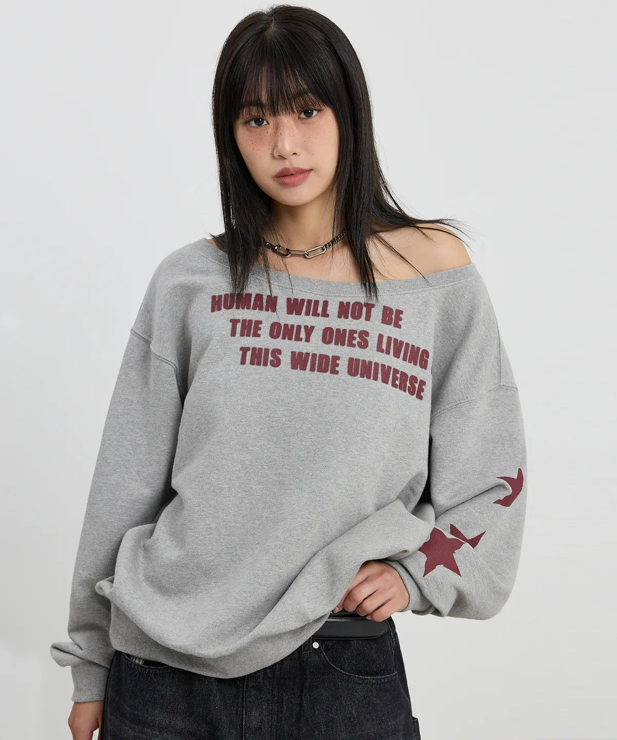 THREE STAR LETTERING OFF SHOULDER SWEATSHIRT - 2 colors