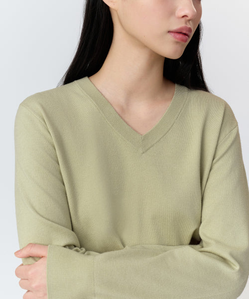 WOMEN'S ESSENTIAL V-NECK KNIT - 9 COLORS GREEN
