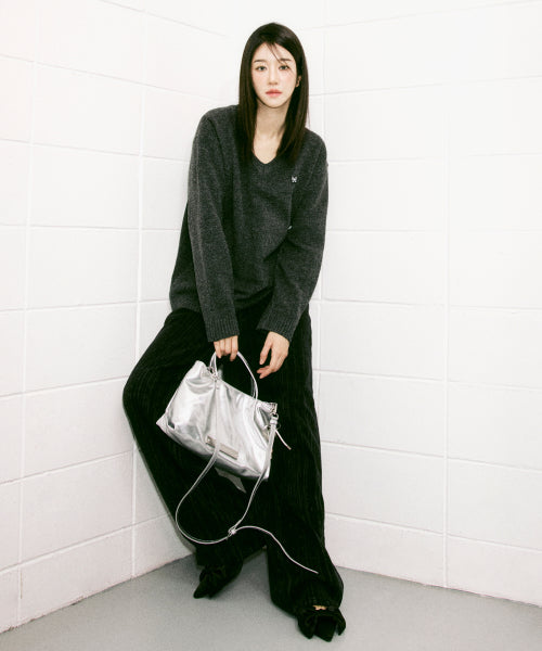 BUTTERFLY PATCH V-NECK KNIT #徐睿知同款! - 3 COLORS CHARCOAL