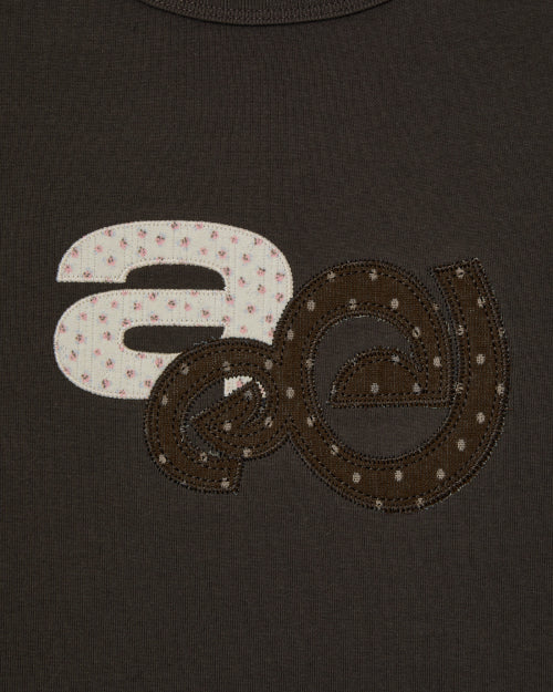 APPLIQUE LOGO TEE - 4 COLORS DARK BROWN