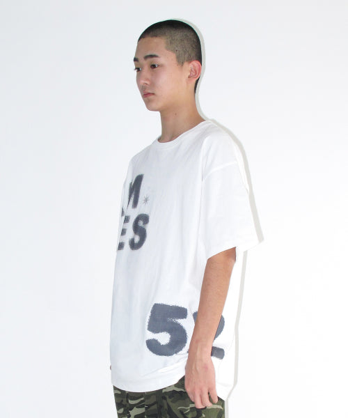 SPRAY 52 TYPO TEE - 3 COLORS WHITE