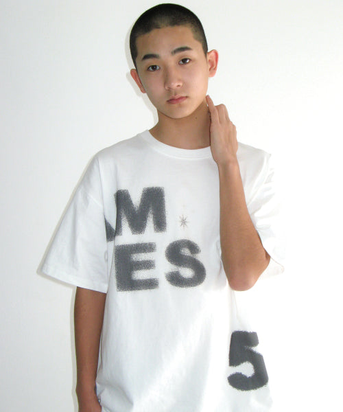 SPRAY 52 TYPO TEE - 3 COLORS WHITE