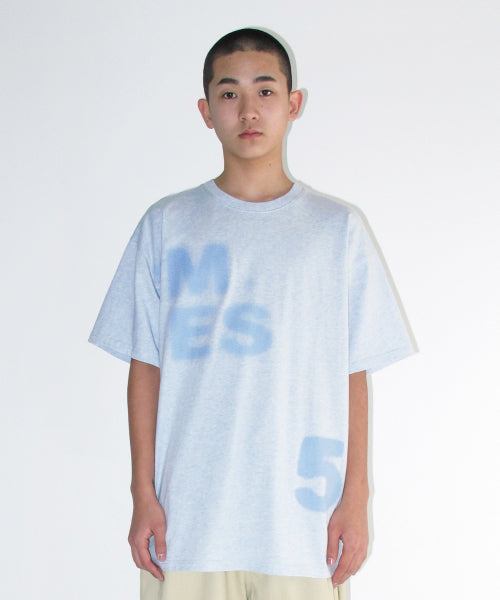 SPRAY 52 TYPO TEE - 3 COLORS BLUE