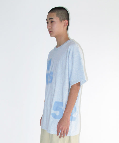 SPRAY 52 TYPO TEE - 3 COLORS BLUE