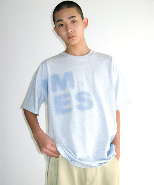 SPRAY 52 TYPO TEE - 3 COLORS BLUE