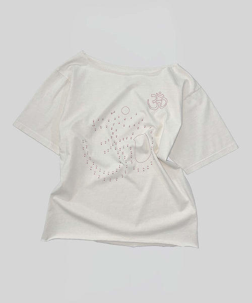 POINT TO OM TEE - 2 COLORS WHITE