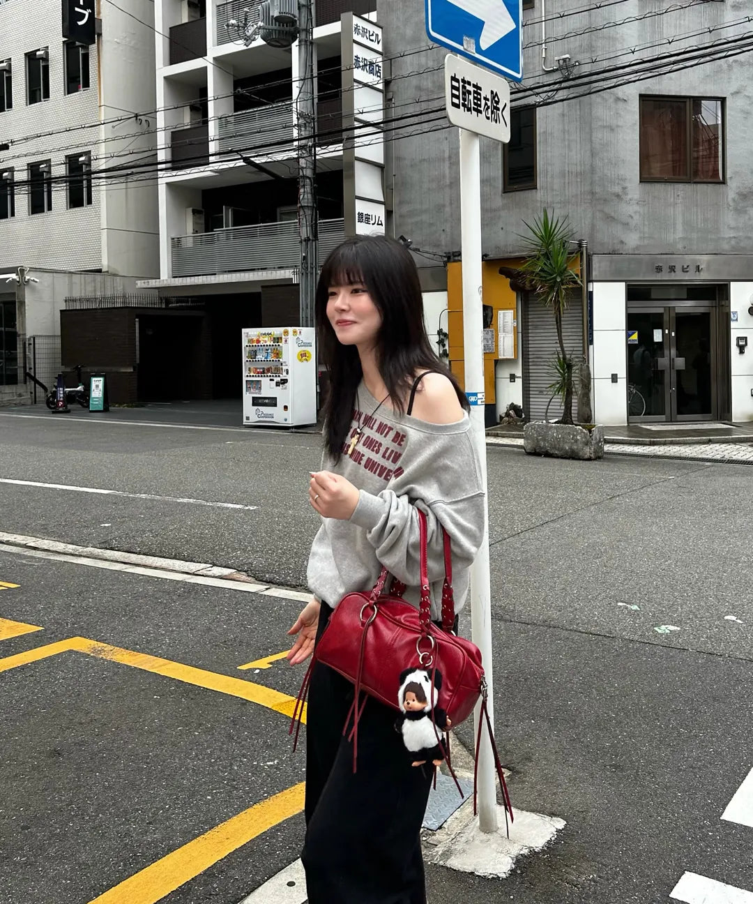 THREE STAR LETTERING OFF SHOULDER SWEATSHIRT - 2 colors