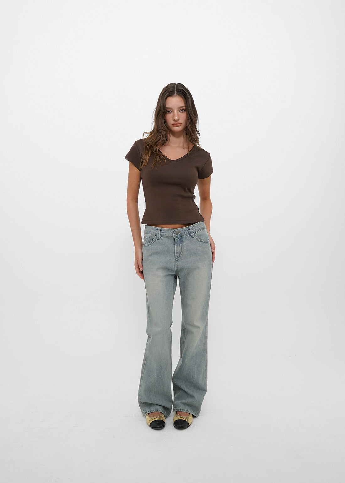 STANDARD SHORT SLEEVE V-NECK SHORT SLEEVE TEE 4