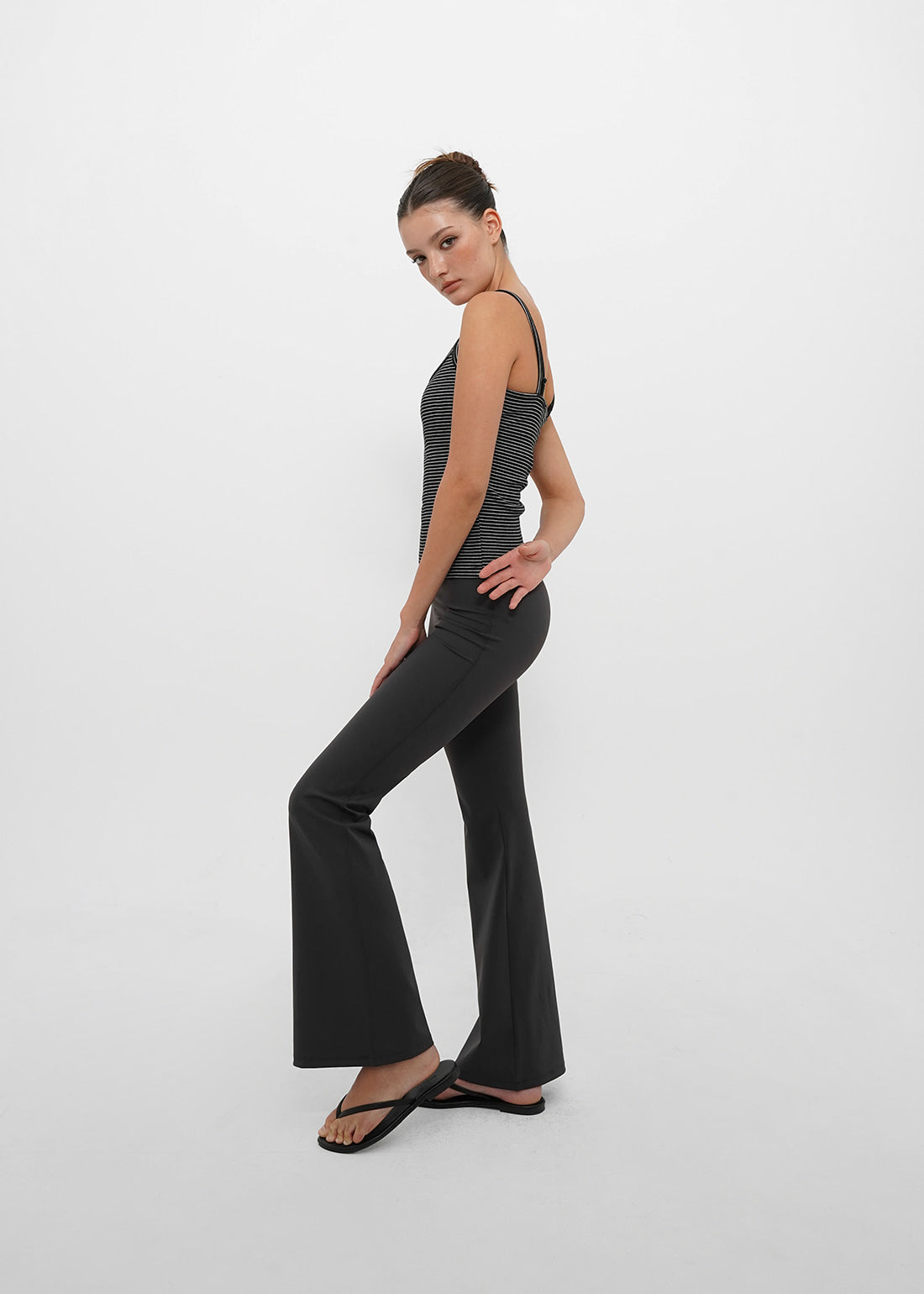 ATHLEISURE BOOTCUT PANTS UPF 50+ - 2 COLORS 3