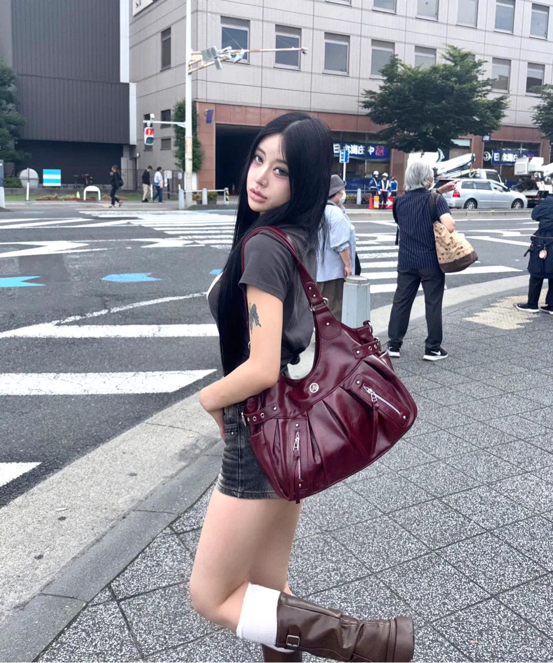 AMBER BUCKLE SHOULDER BAG BURGUNDY