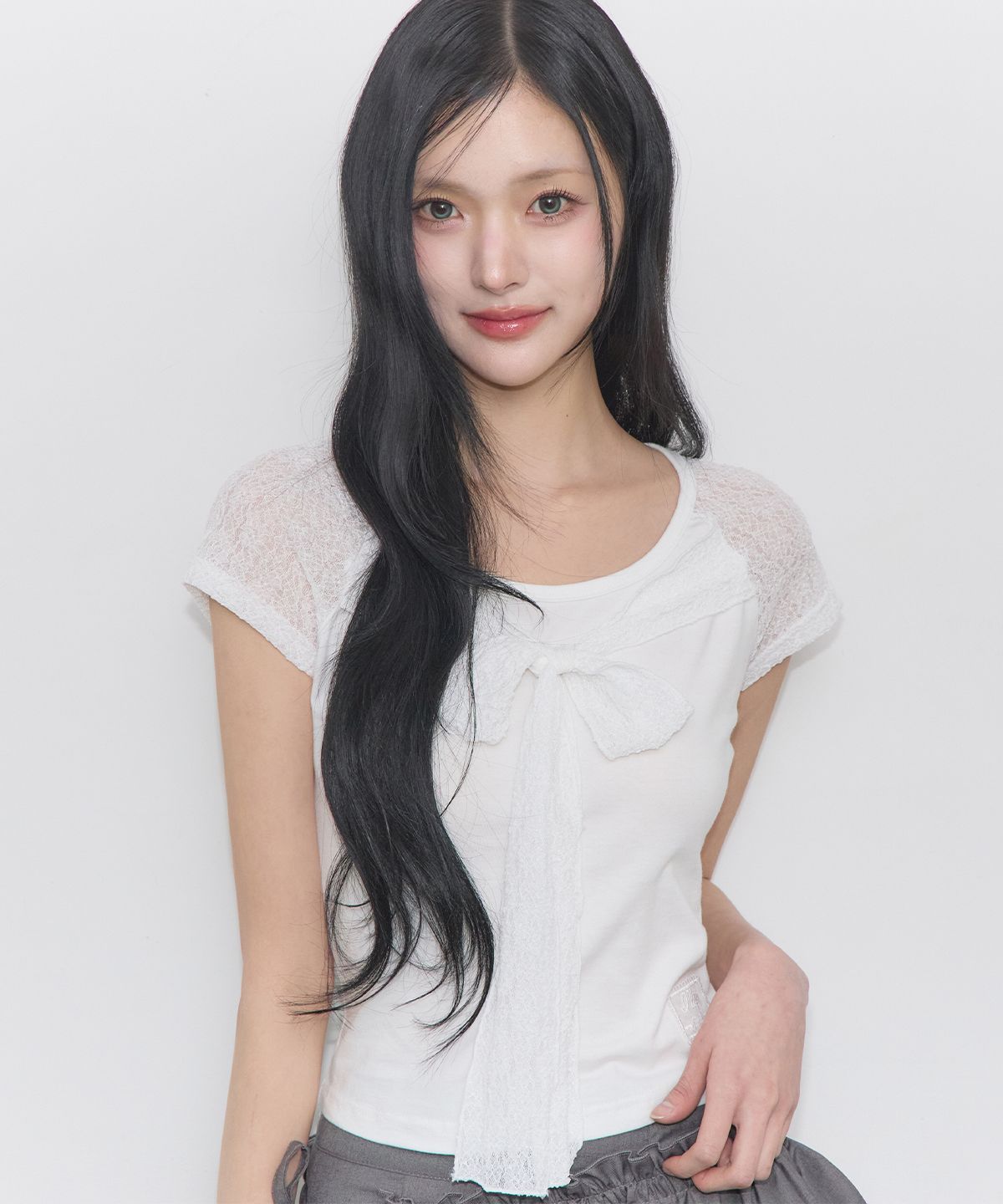 LACE RIBBON CONTRAST T-SHIRT