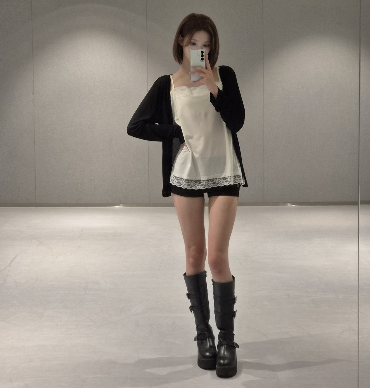 Hearts2Hearts JIWOO 착용
