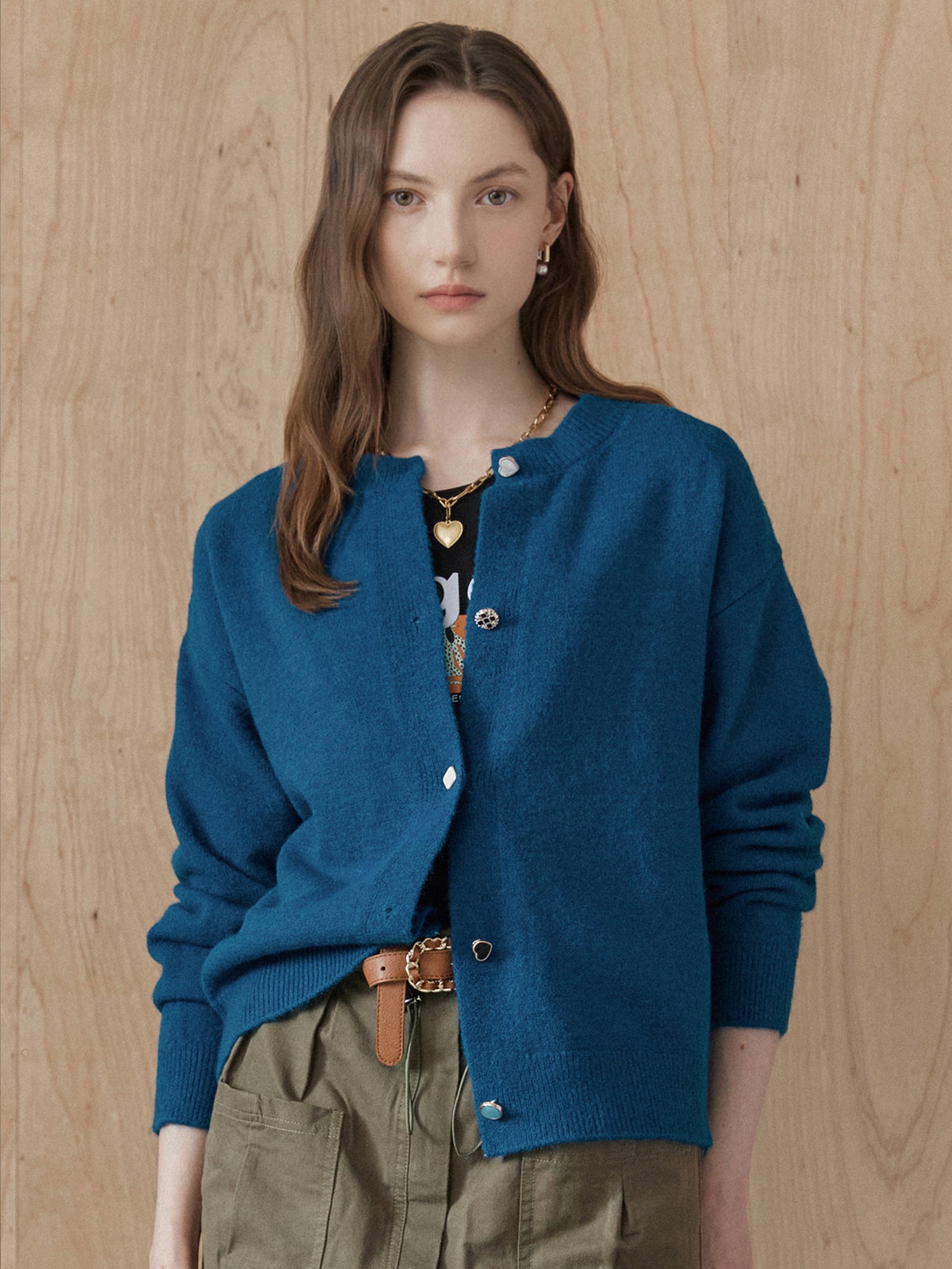 JEWELRY BUTTON ROUND NECK KNIT CARDIGAN