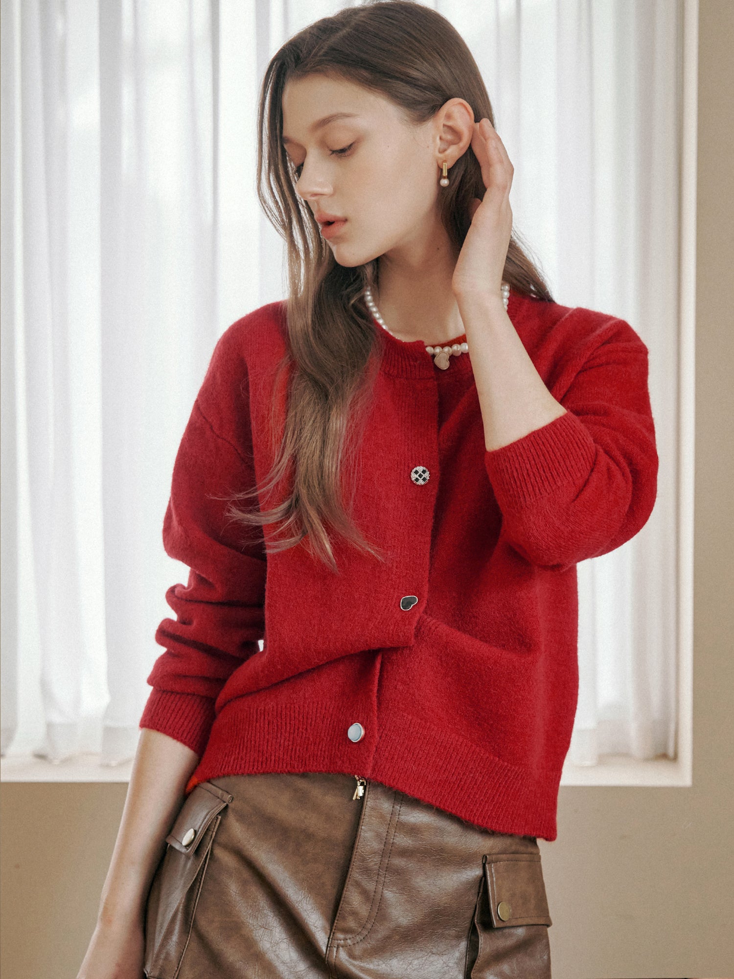 JEWELRY BUTTON ROUND NECK KNIT CARDIGAN