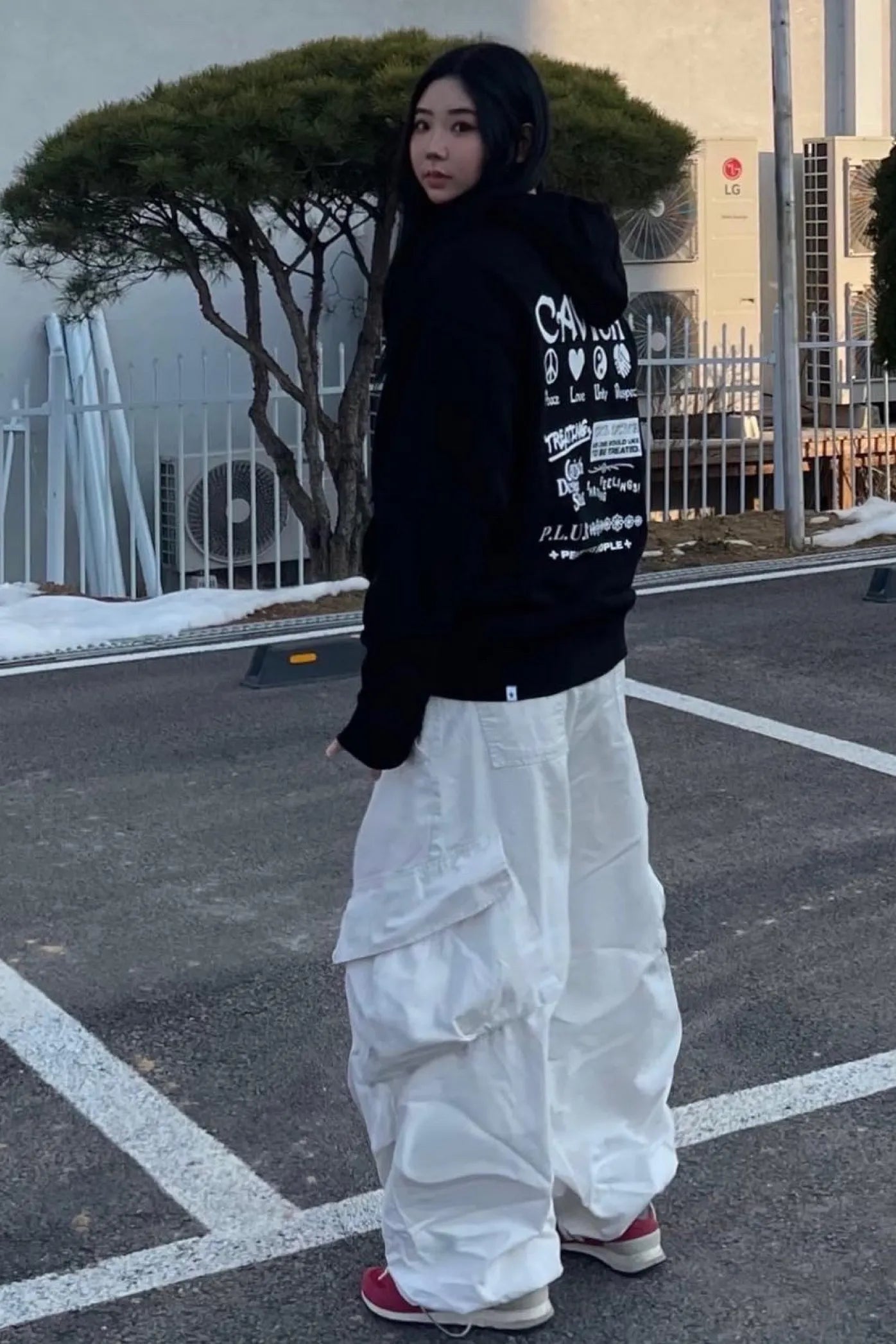 PLUR LOGO HOODIE BLACK